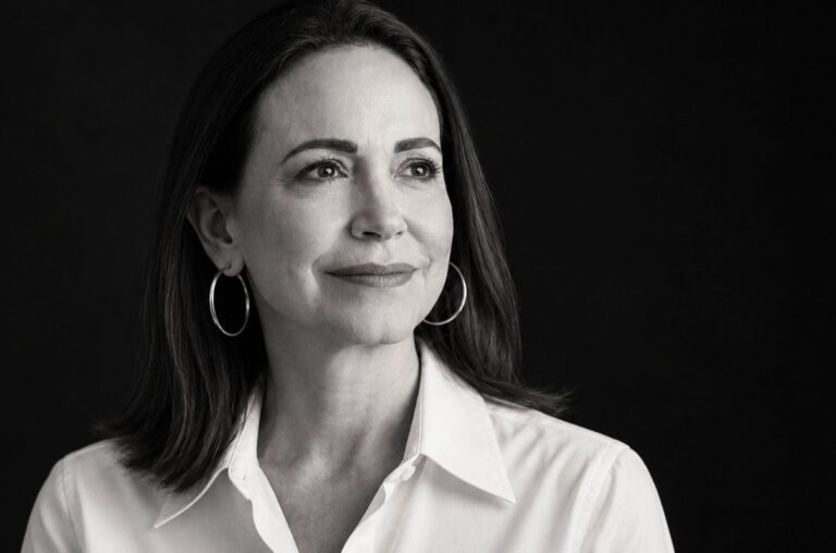 María Corina Machado confirma desde Panamá que el régimen de Delcy Rodríguez le impide entrar a Venezuela